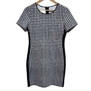 Reed Dress Size M Black White Geometric Scuba Sheath Short Sleeve Zip Stretchy